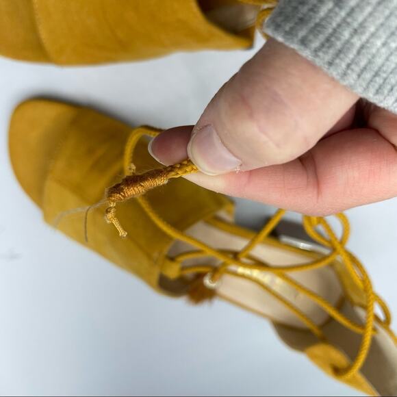 Nine West Yellow Faux Leather Peep Toe Strappy Ankle Wrap Sandals Womens 6 - Picture 4 of 8